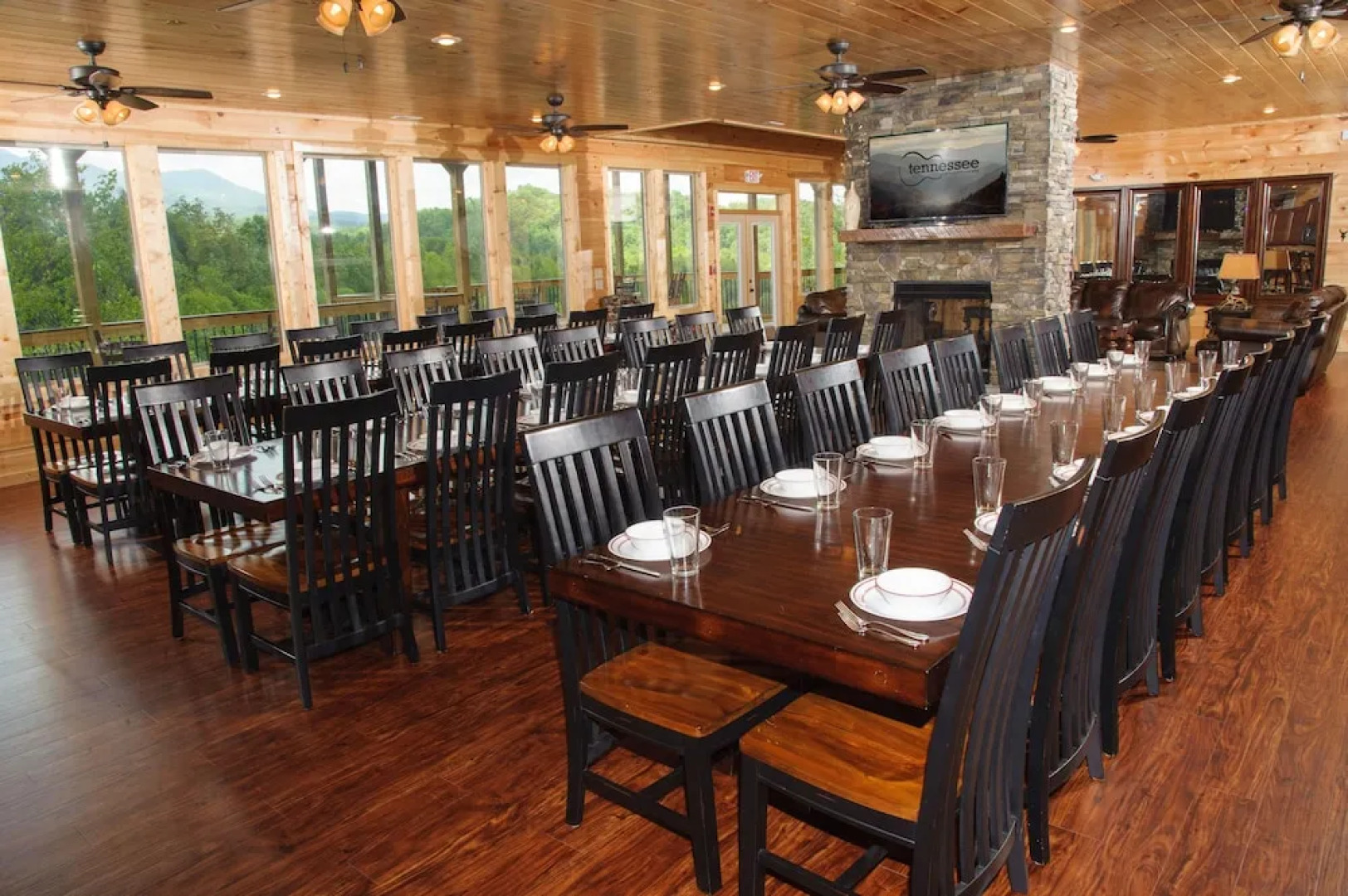 Foxwood Mansion - Fourteen Bedroom Cabin