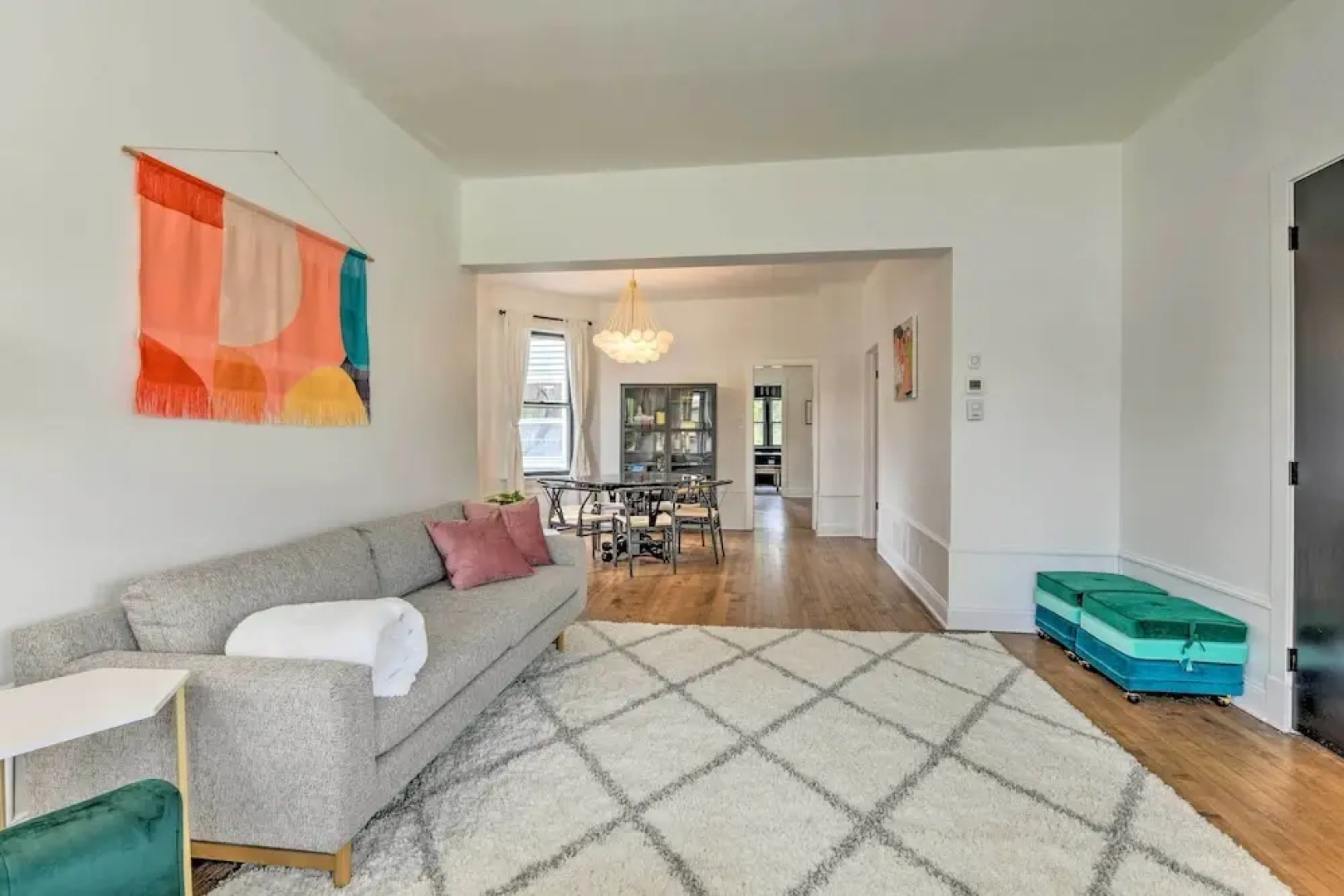 Spacious Oak Park Home, 11 Mi to Downtown Chicago!