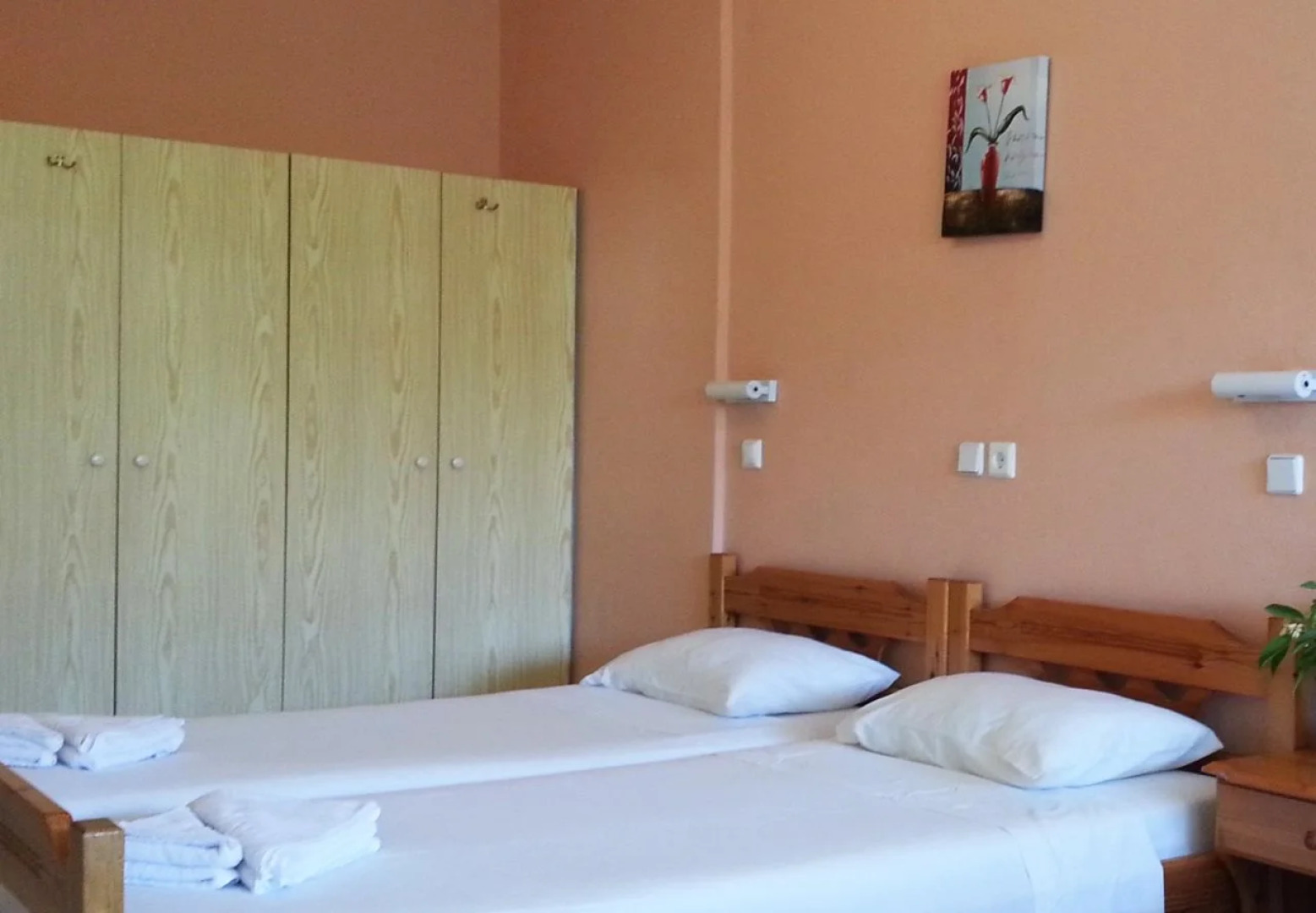 Effie's Dreams Holiday Studios