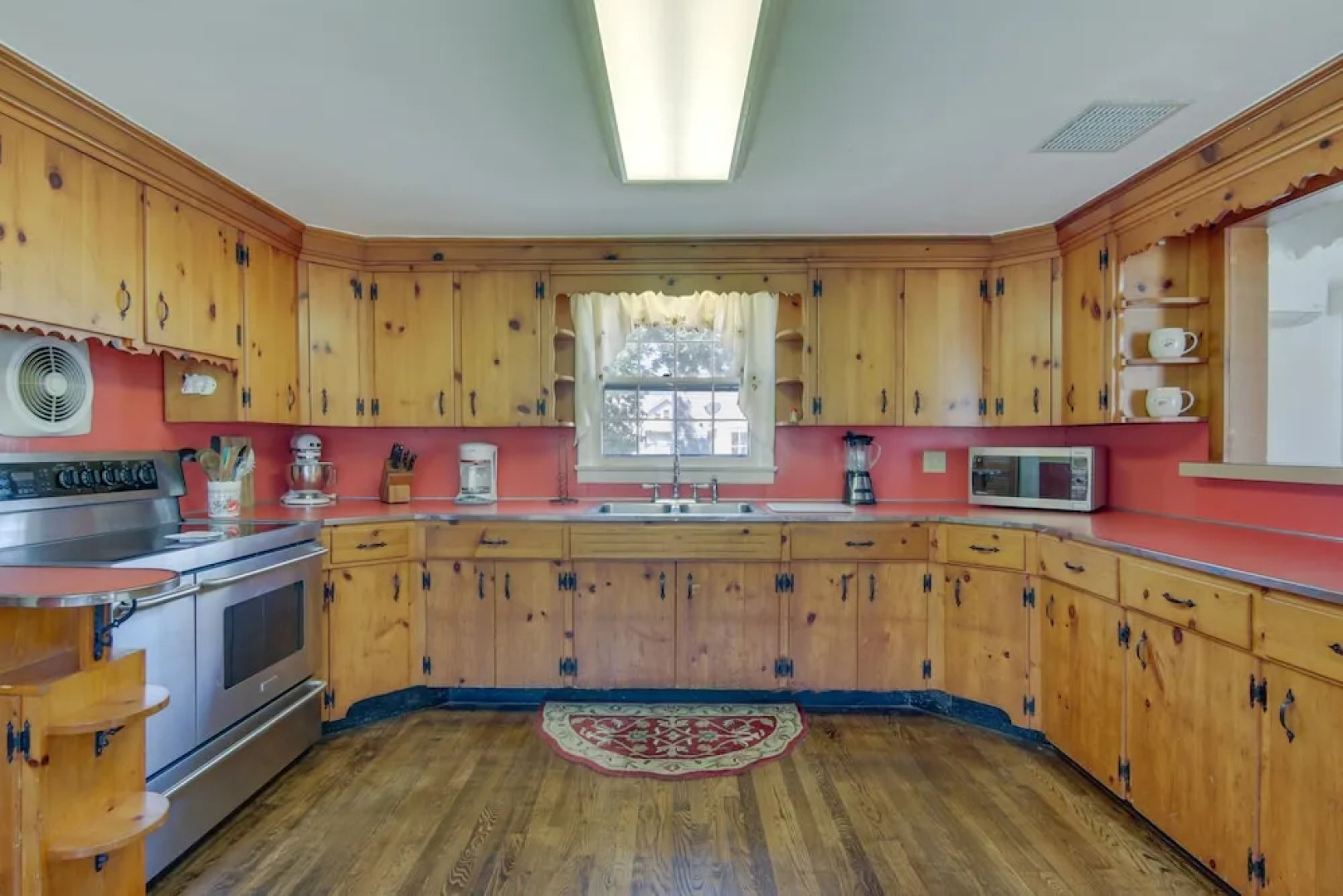 Chincoteague Home w/ Pool - Walkable Location!