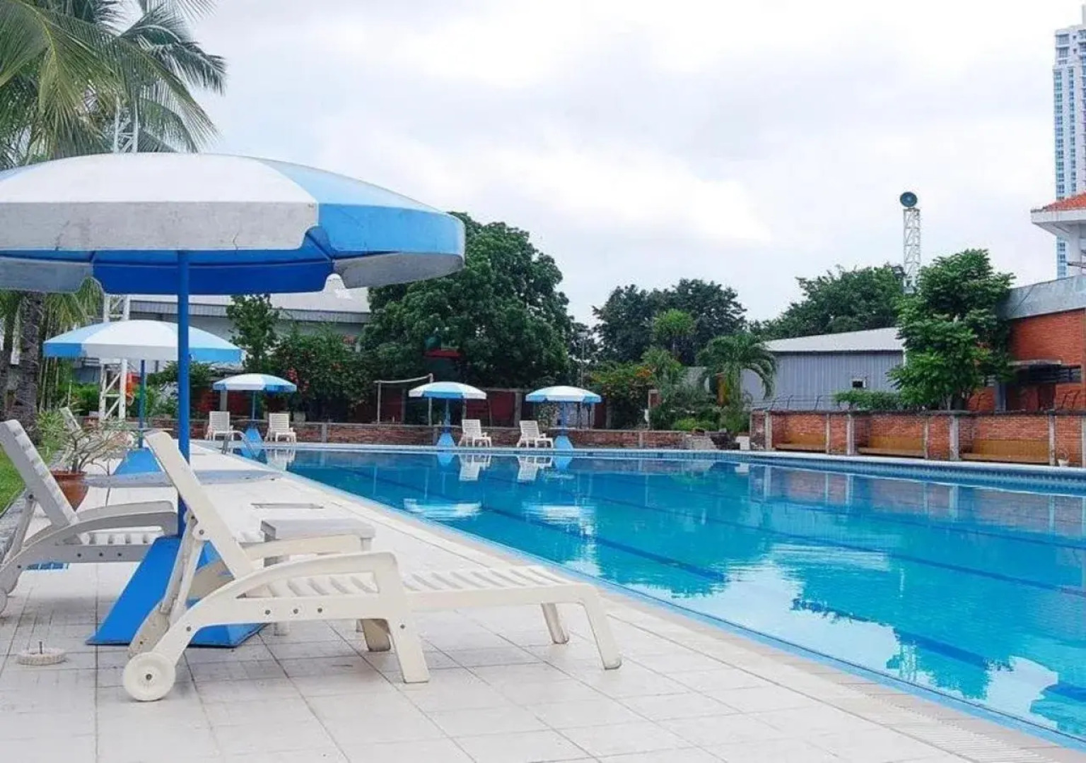 Surabaya Suites Hotel Powered by Archipelago