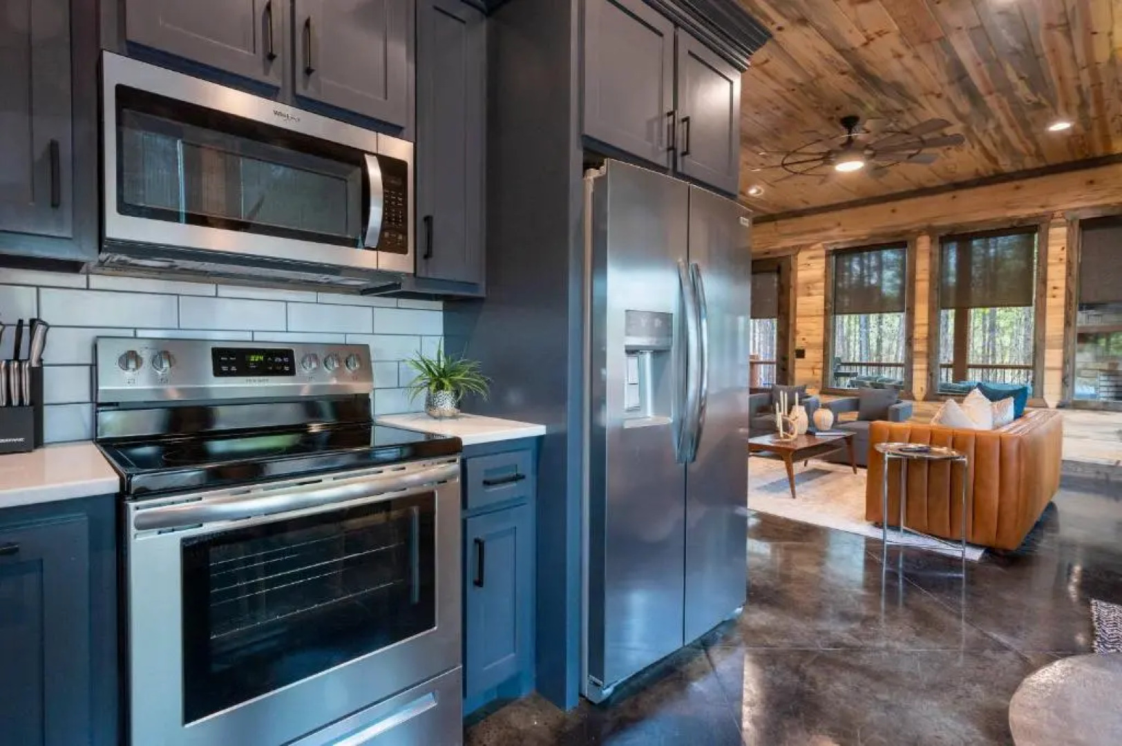 Vacana Unplugged, Sleeps 6, HotTub, FirePit, Pet Friendly