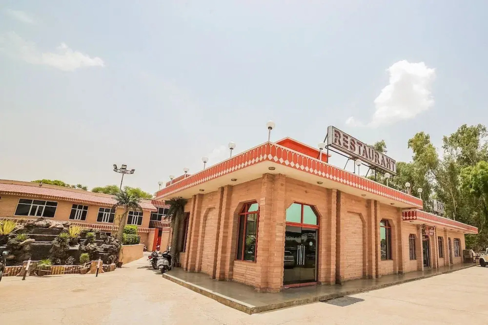 OYO 45229 Rajdhani Tourist Motel
