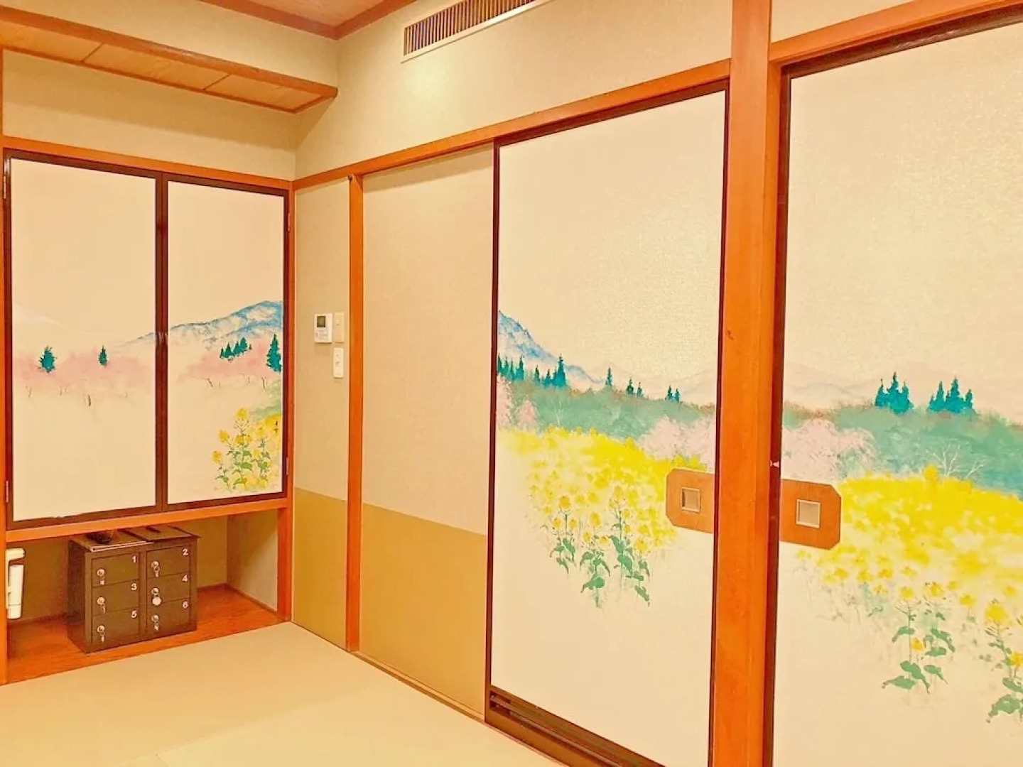 Hotel Hoho "A hotel overlooking the Echigo Plain and the Yahiko mountain range"