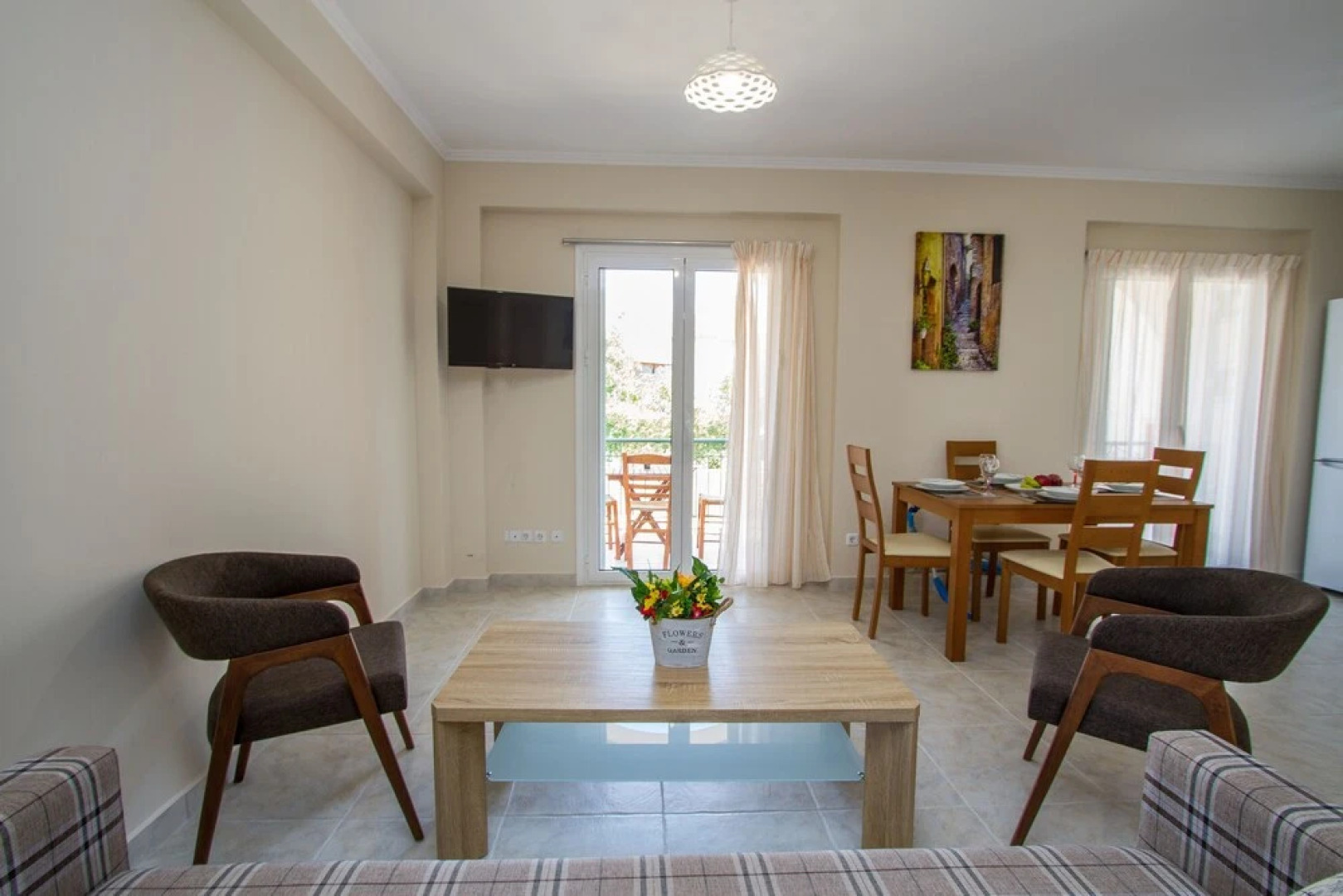 Nijay Apartments No 1, 2 Bedroom Apartment Sleeps 6 With Bed Settee In Lounge
