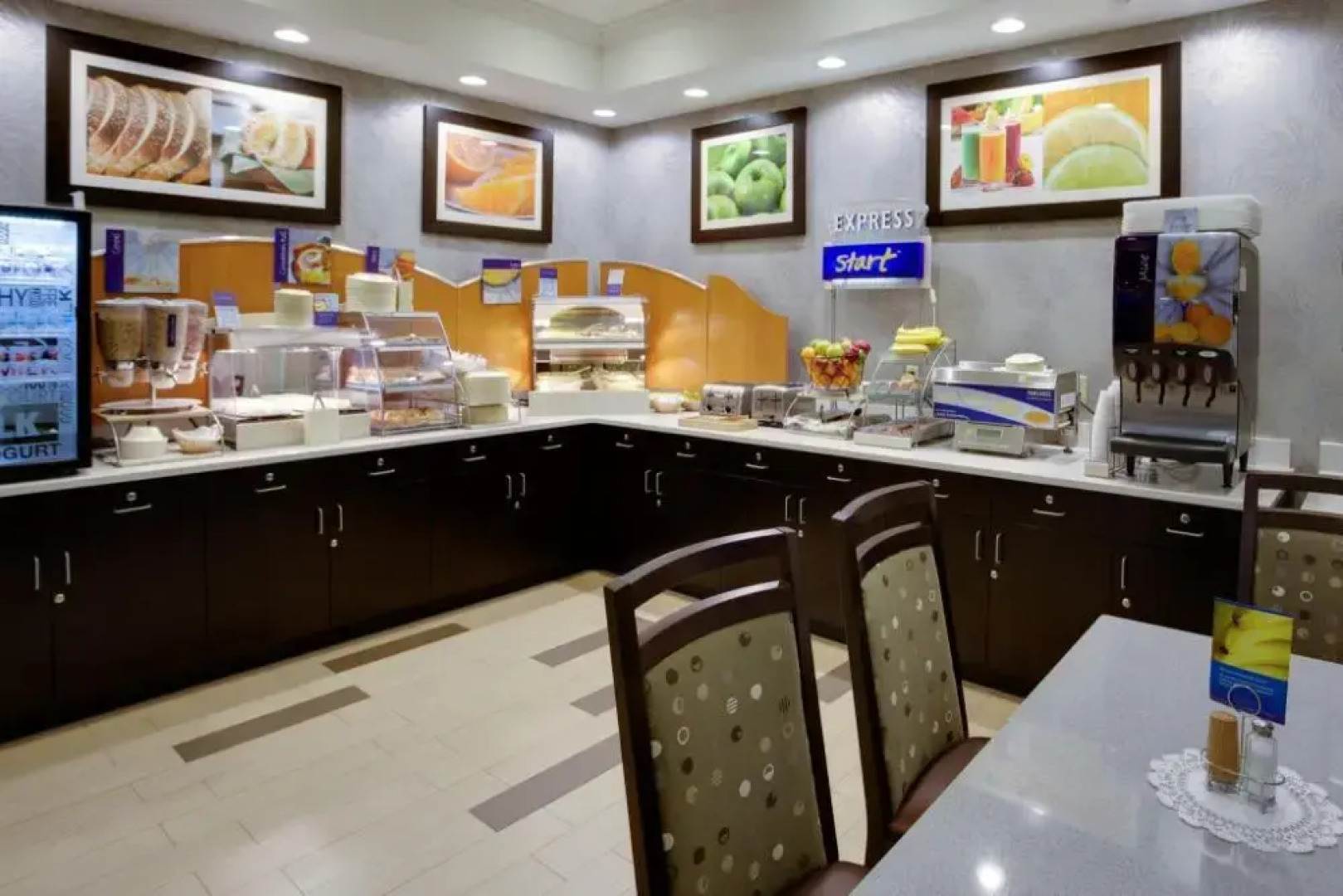 Holiday Inn Express And Suites Meadowlands Area