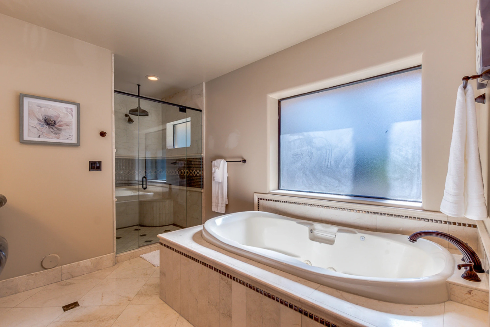 Your Oasis-Private Estate Resort 6Bdrm/5.5 Bath/Pool Misters