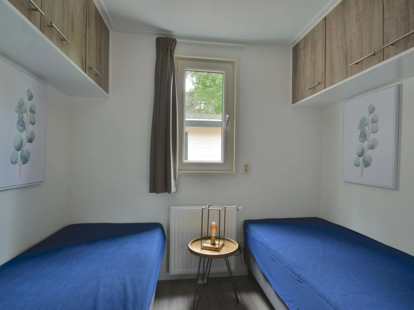 Comfy Chalet With Sunshower, Located in a Forrest