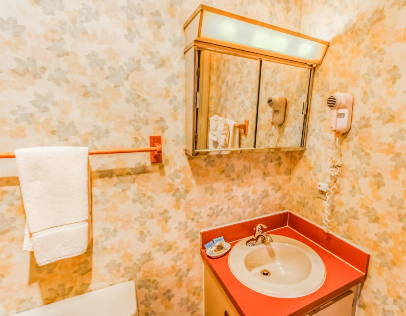 Smoketree Lodge by VRI Resort