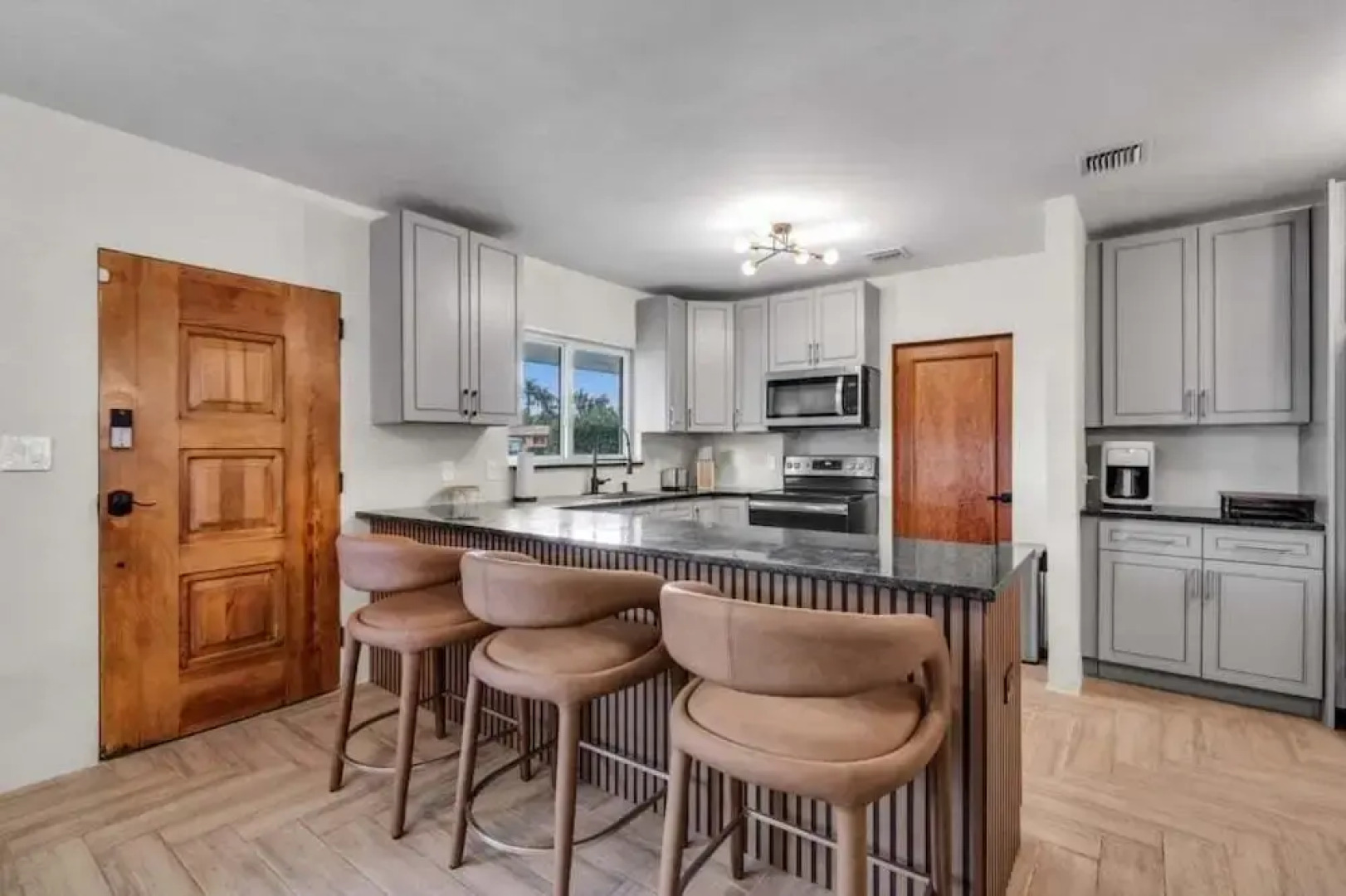 4br Biscayne River Home: Pool & Pickleball Fun 4 Bedroom Home