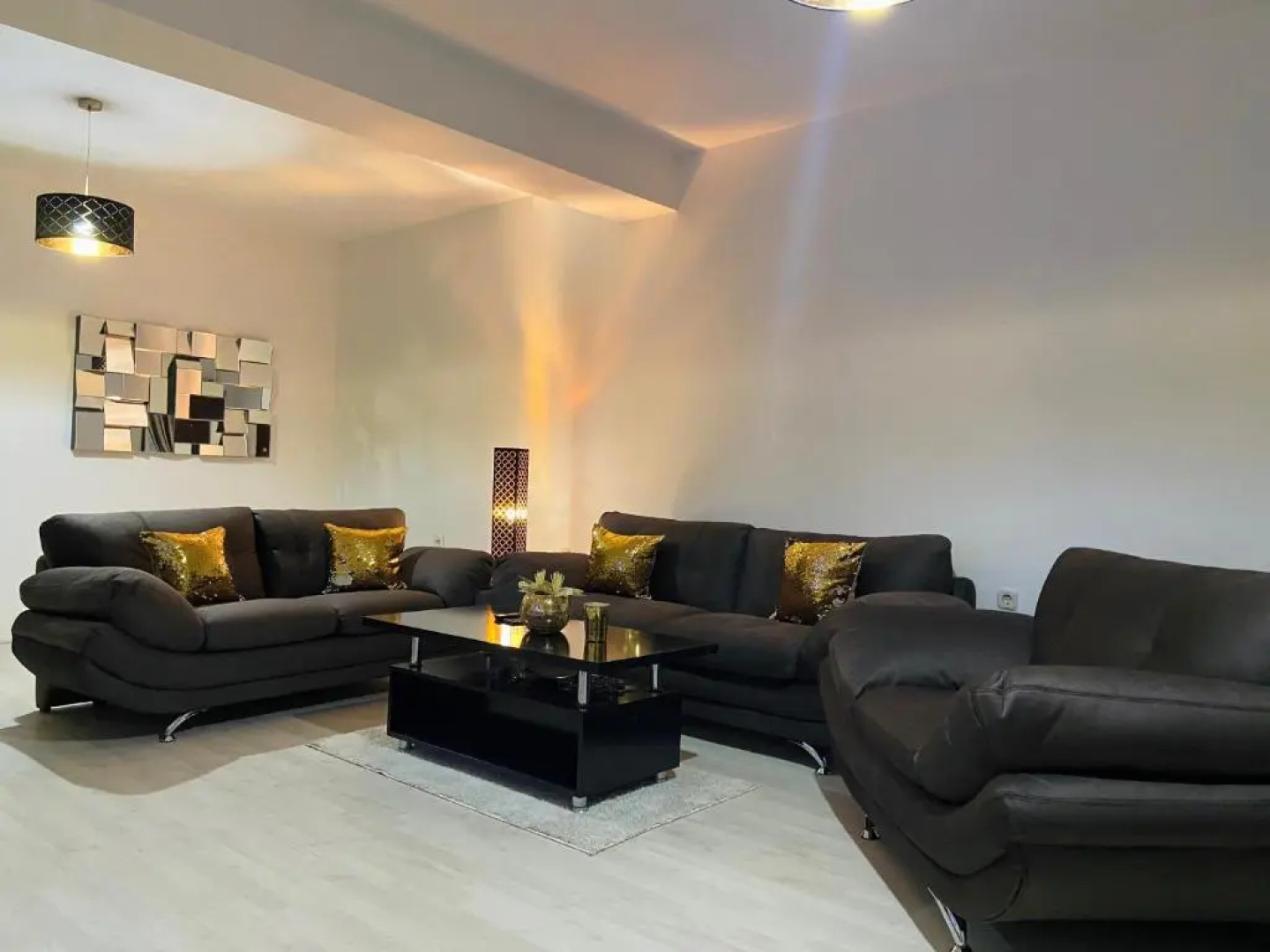 Gold Luxury Apartment