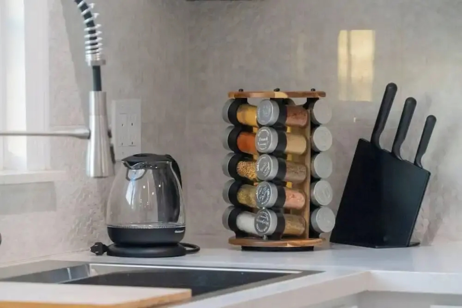 Stunning LA Luxury Retreat: Ideal for Work or Play