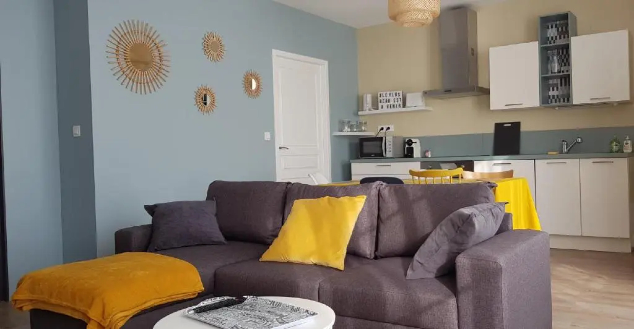 La maison Virginie logements de 1 à 5 pers centre, climatisation, parking, linge, wifi, proximité lac canal piscine