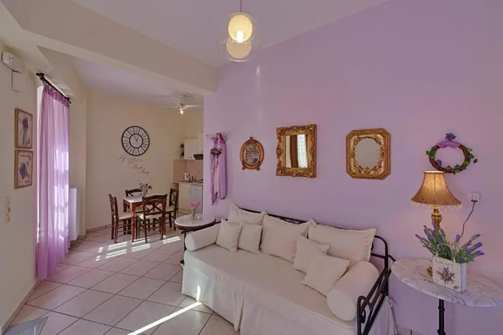 Antouanetta Apartments