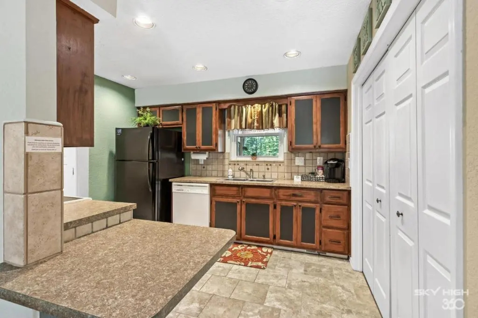 Wooded, Quiet Cottage, Very close to the Back 40