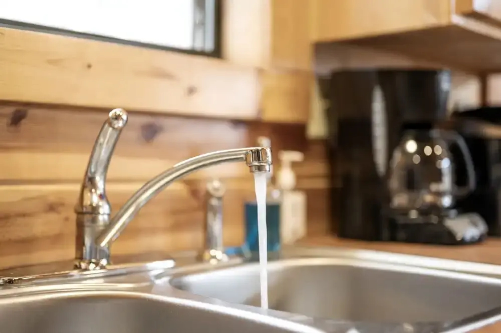 Creekside Casita Pet Friendly Unit With Wood Fireplace by Redawning