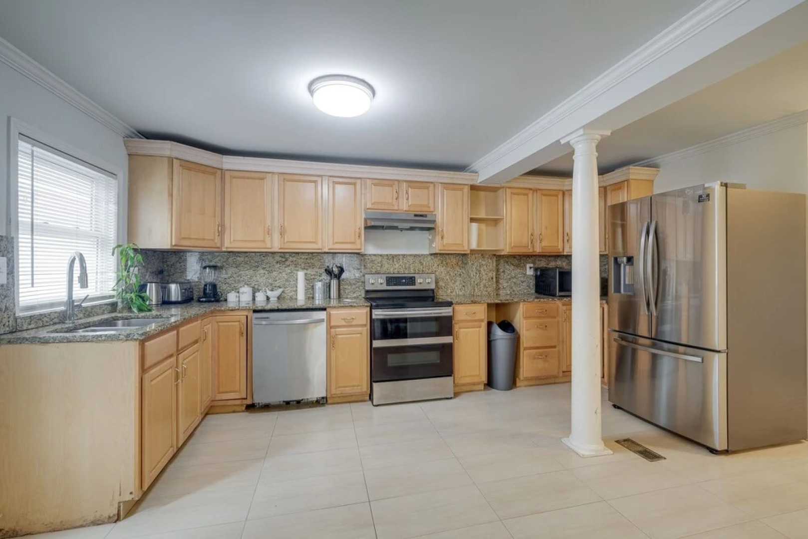 Spacious Triangle Townhome - Near Hiking & Golf!