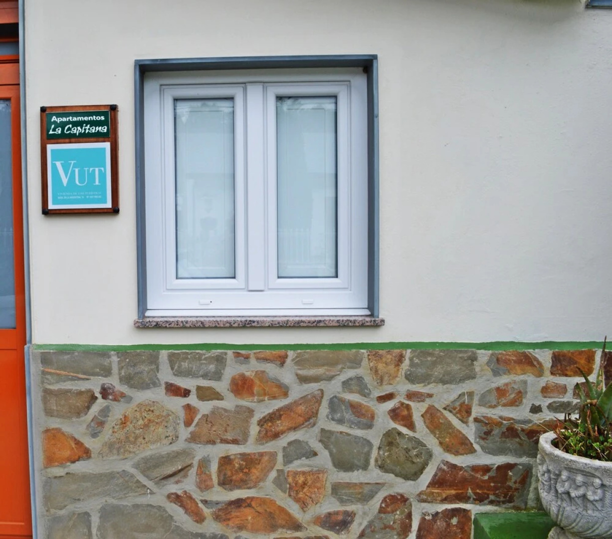 Apartamentos La Capitana I, II y III