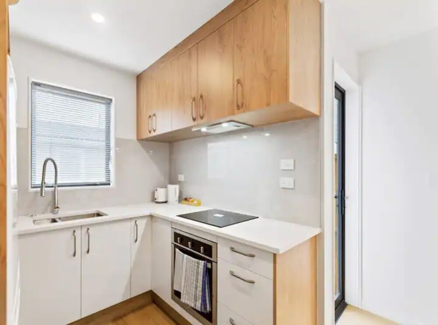 Cheerful Three Bedroom Townhouse With Parking