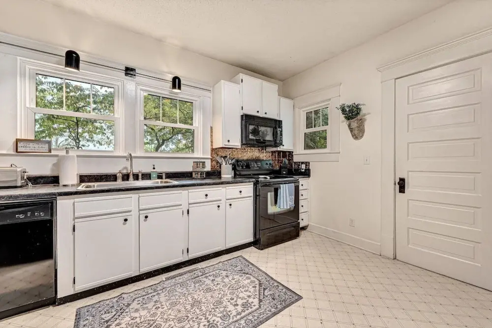 Madison Manor 4 Bedroom Bungalow by Redawning