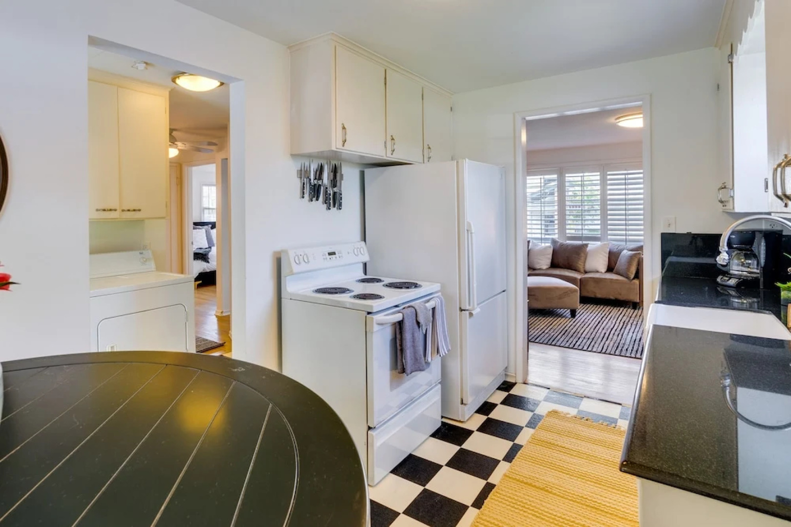 Downtown Kirkland Rental: Steps to Lake Washington