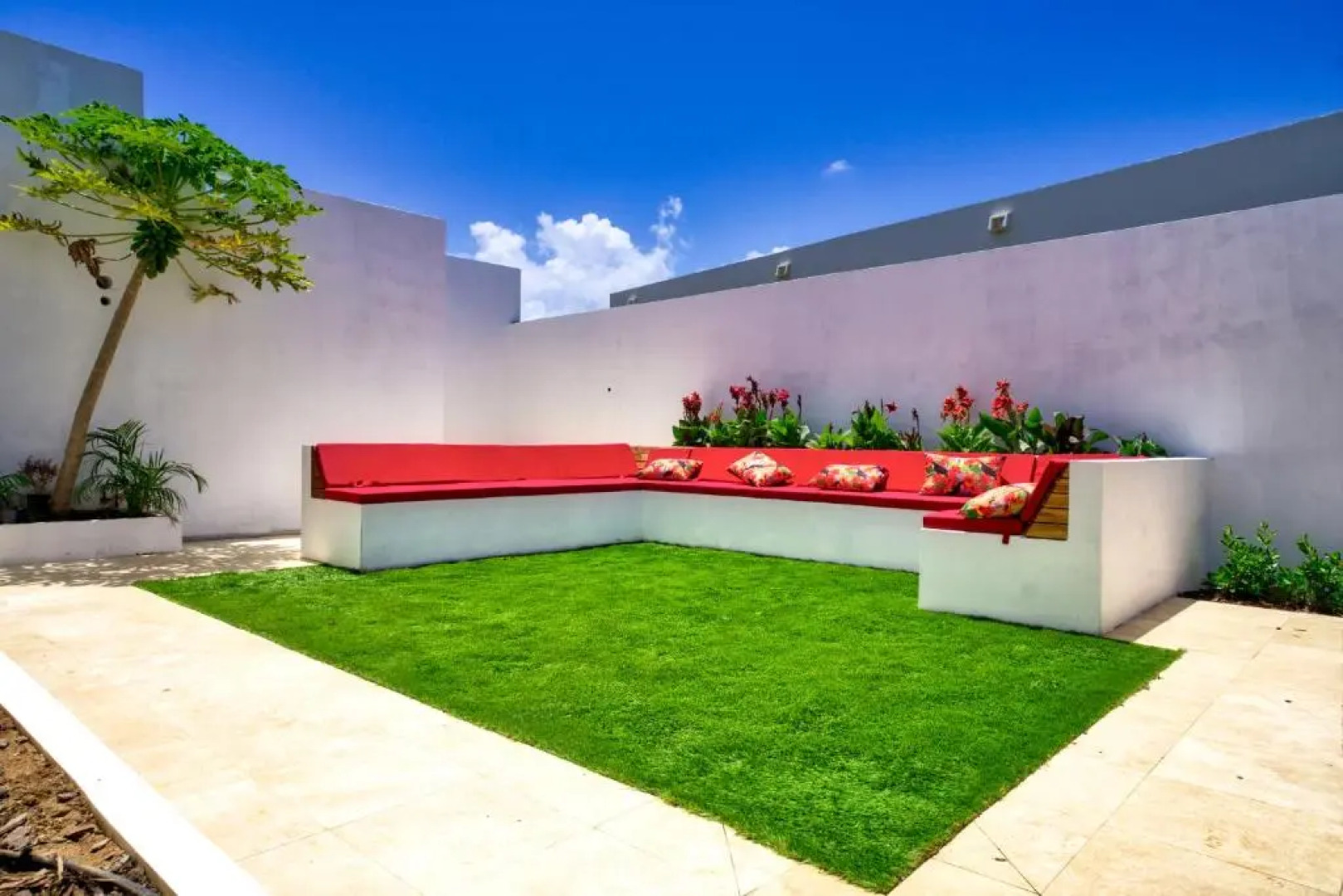 Grand Modern Villa 6-bedroom! Brand New! Heated Jacuzzi!