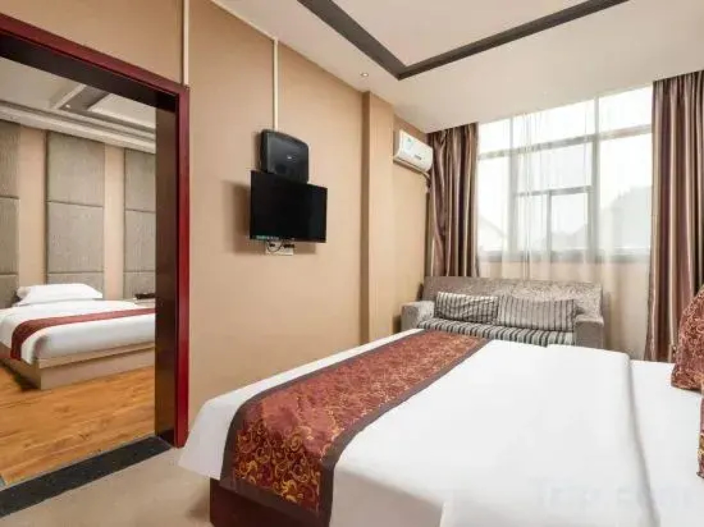 Yuanxuan Hotel (Anshun Xintiandi Food Street)