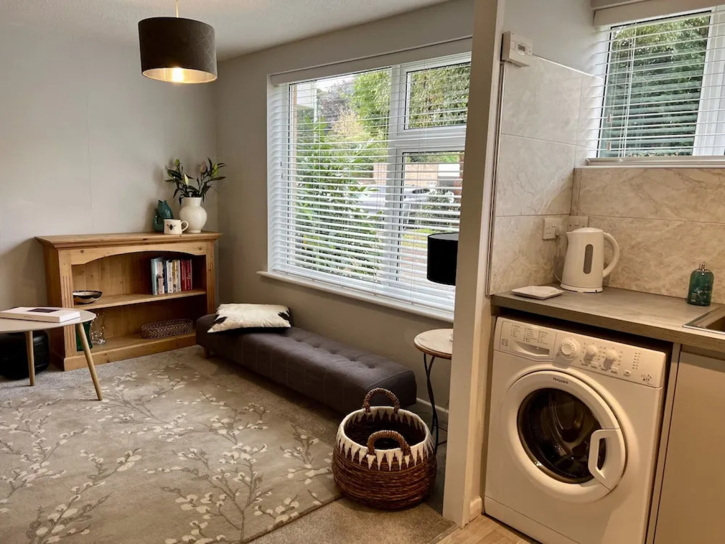 BookedUK - Lovely 2BR Flat in Hoddesdon