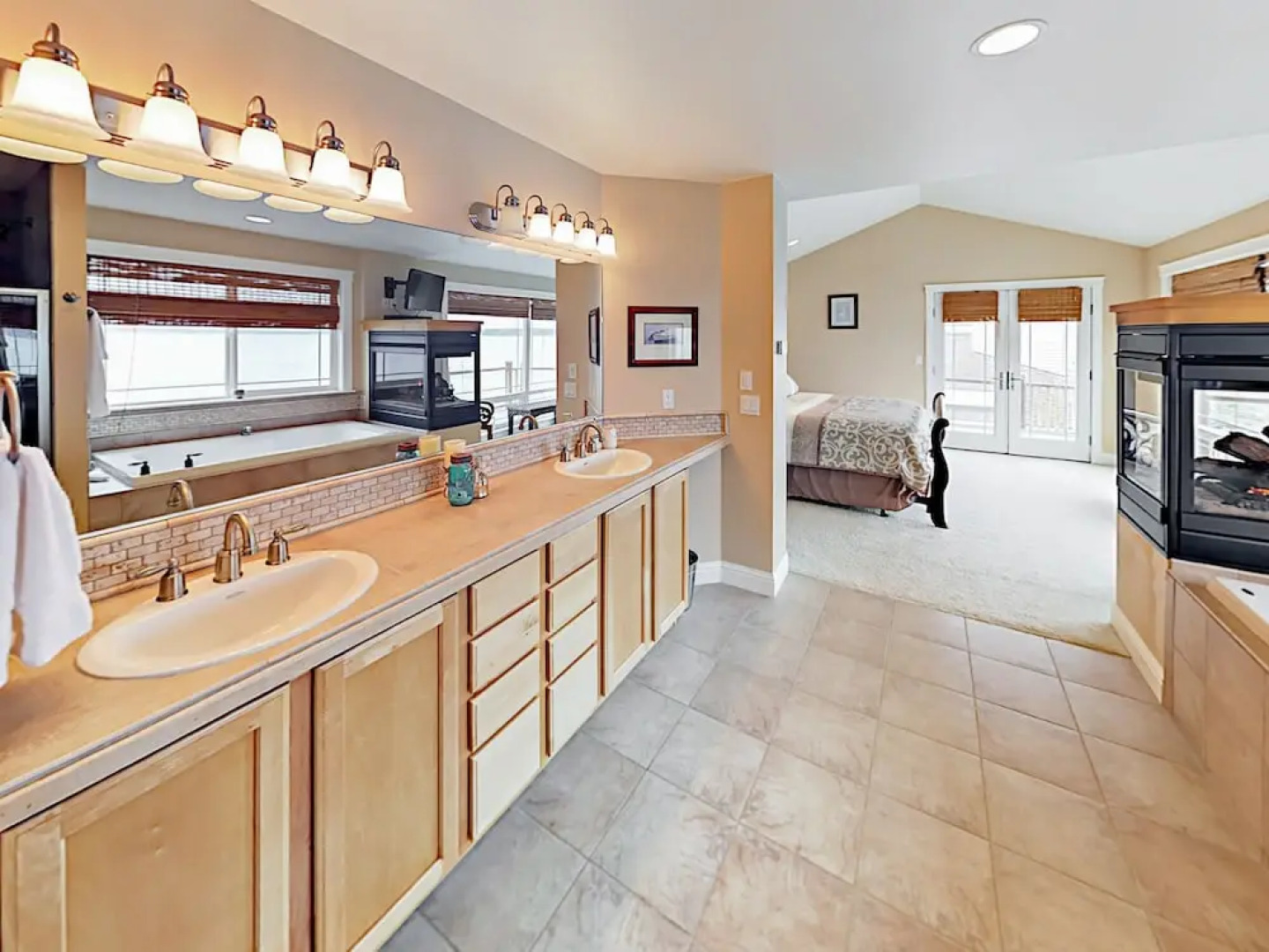 201 E Sandpiper Rd Home 3 Bedrooms 2.5 Bathrooms Home