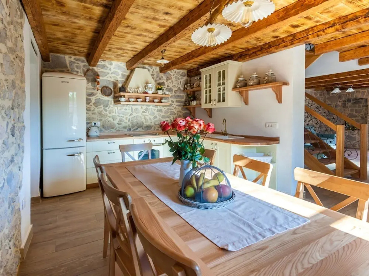 Gorgeous Villa With Private Swimming Pool and Covered Terrace