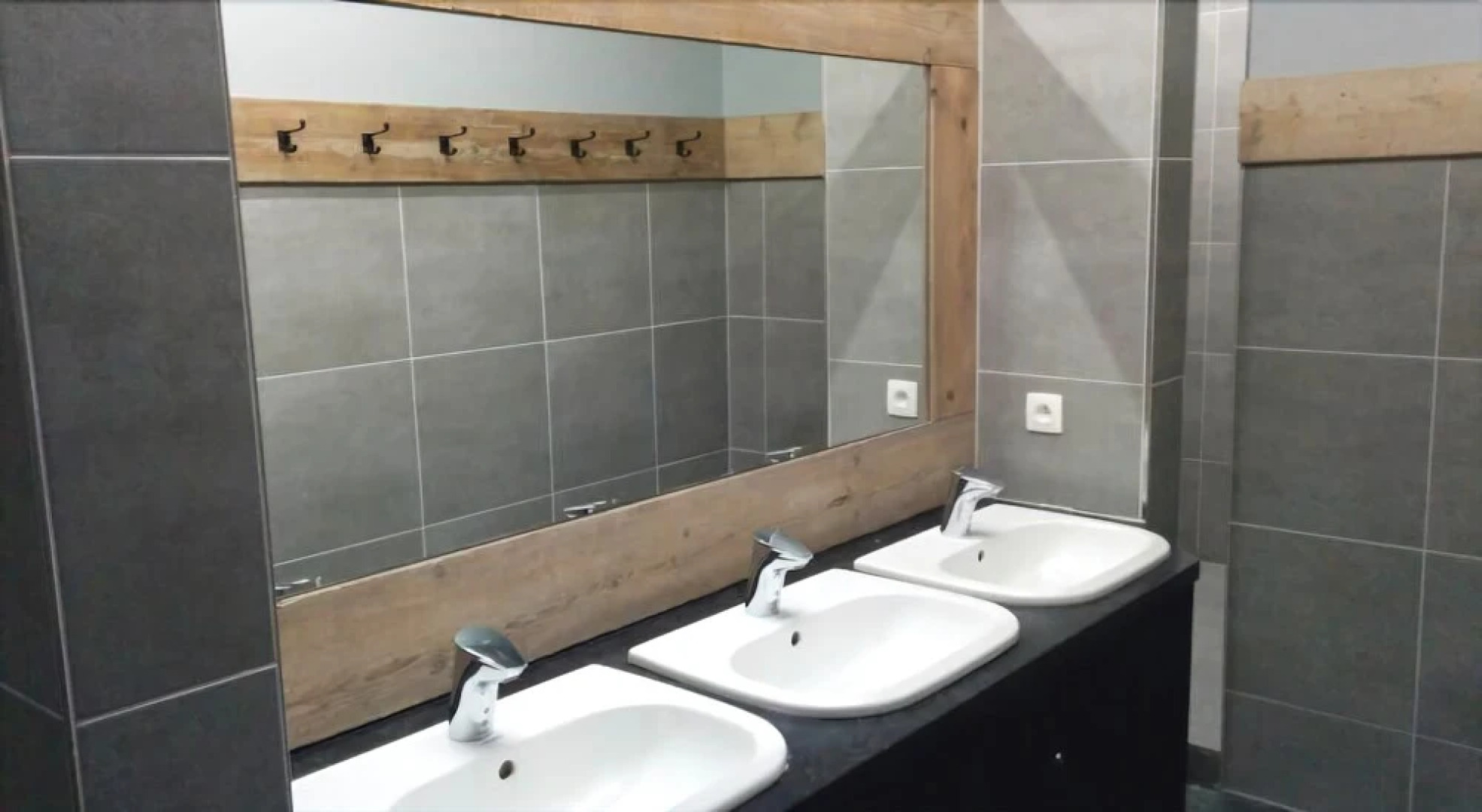 Lakeside Paradise Sleep Inn Hostel