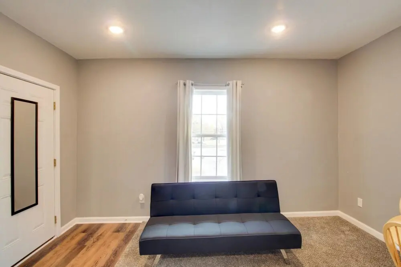 Cozy Missouri Escape w/ Balcony, Near Colleges!