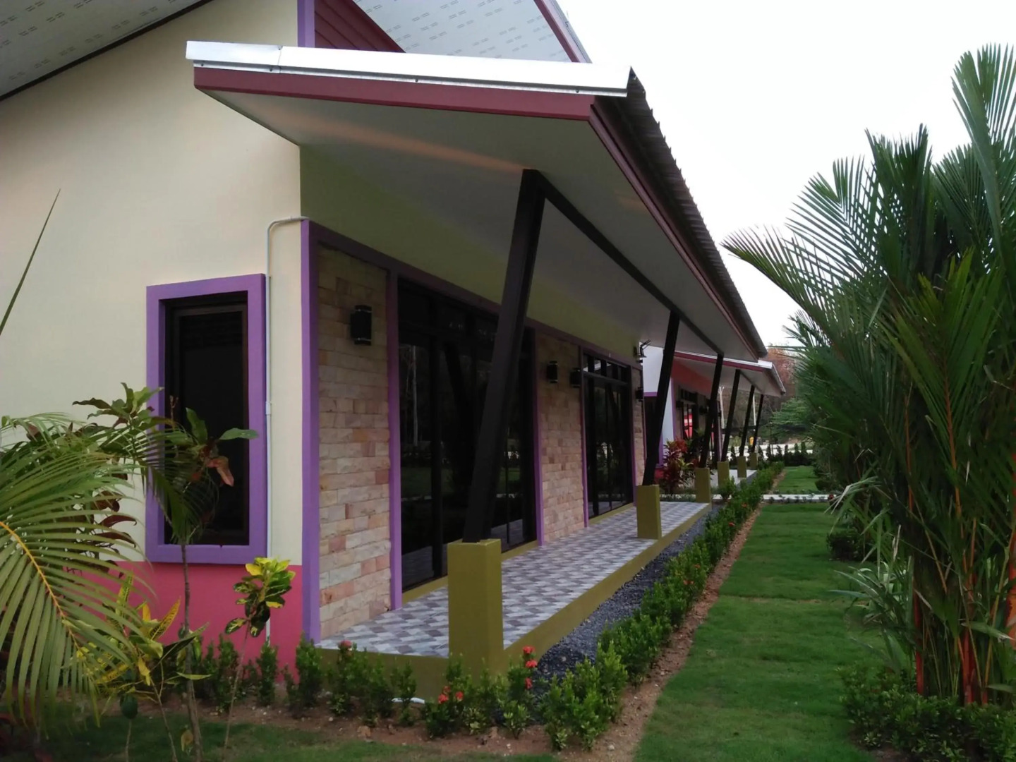 Phuket Sirinapha Resort