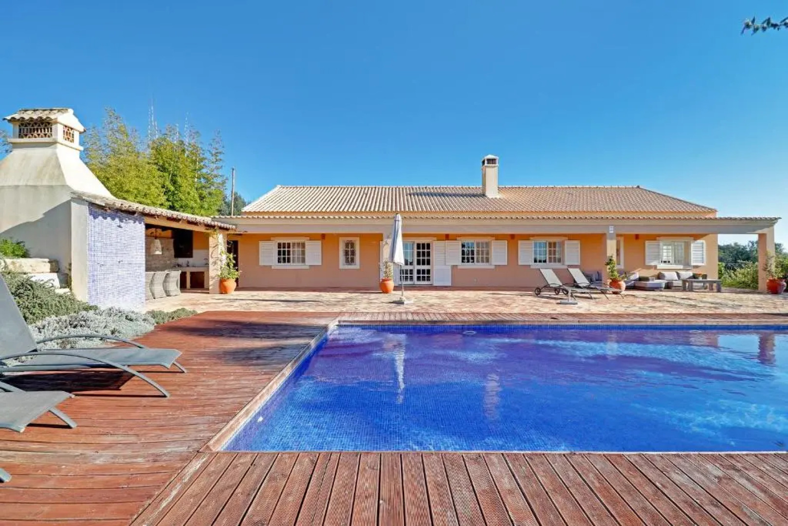 Casa de Apra by Portucasa