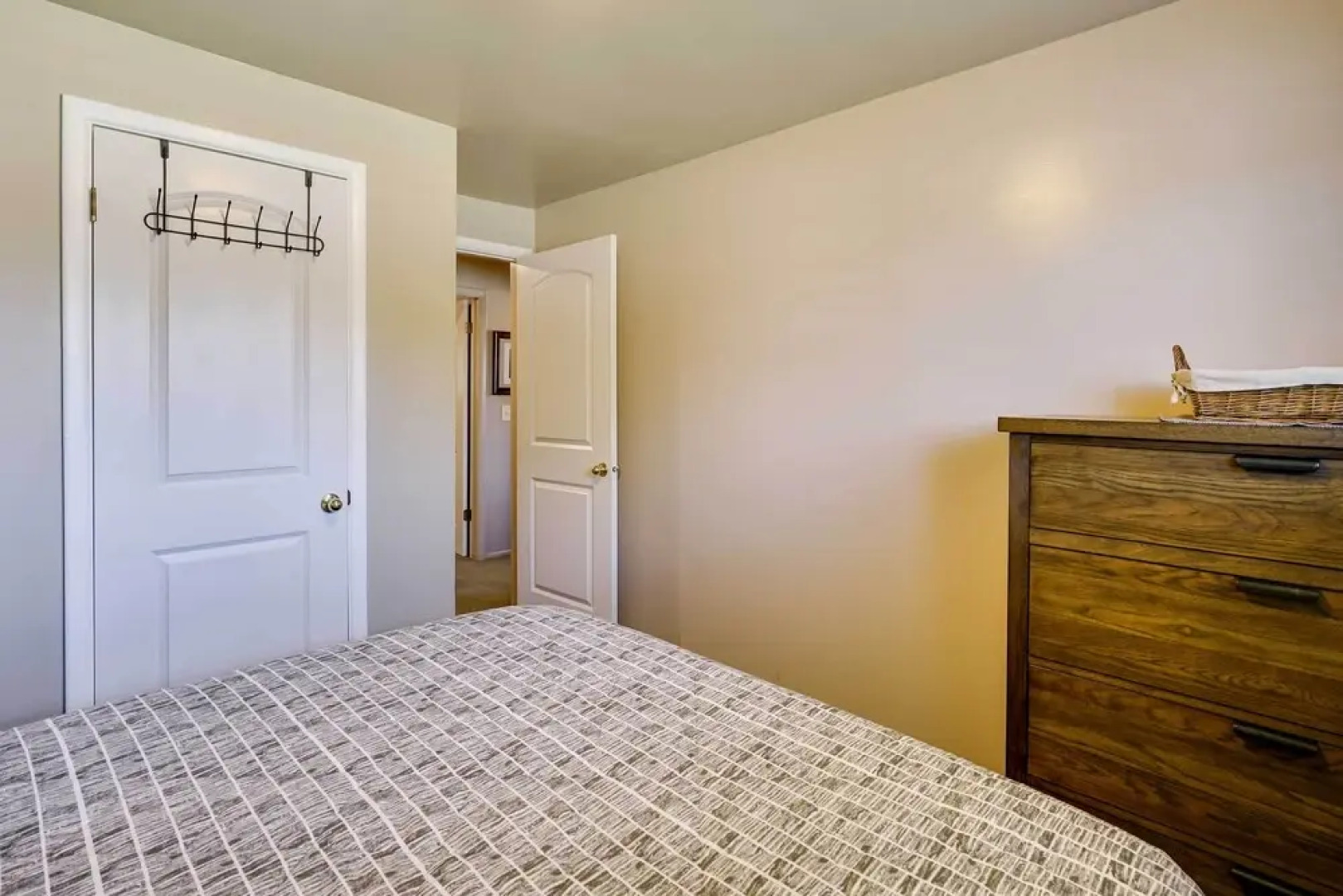 Updated Ranch Apartment w/ Deck - 9 Mi to Downtown