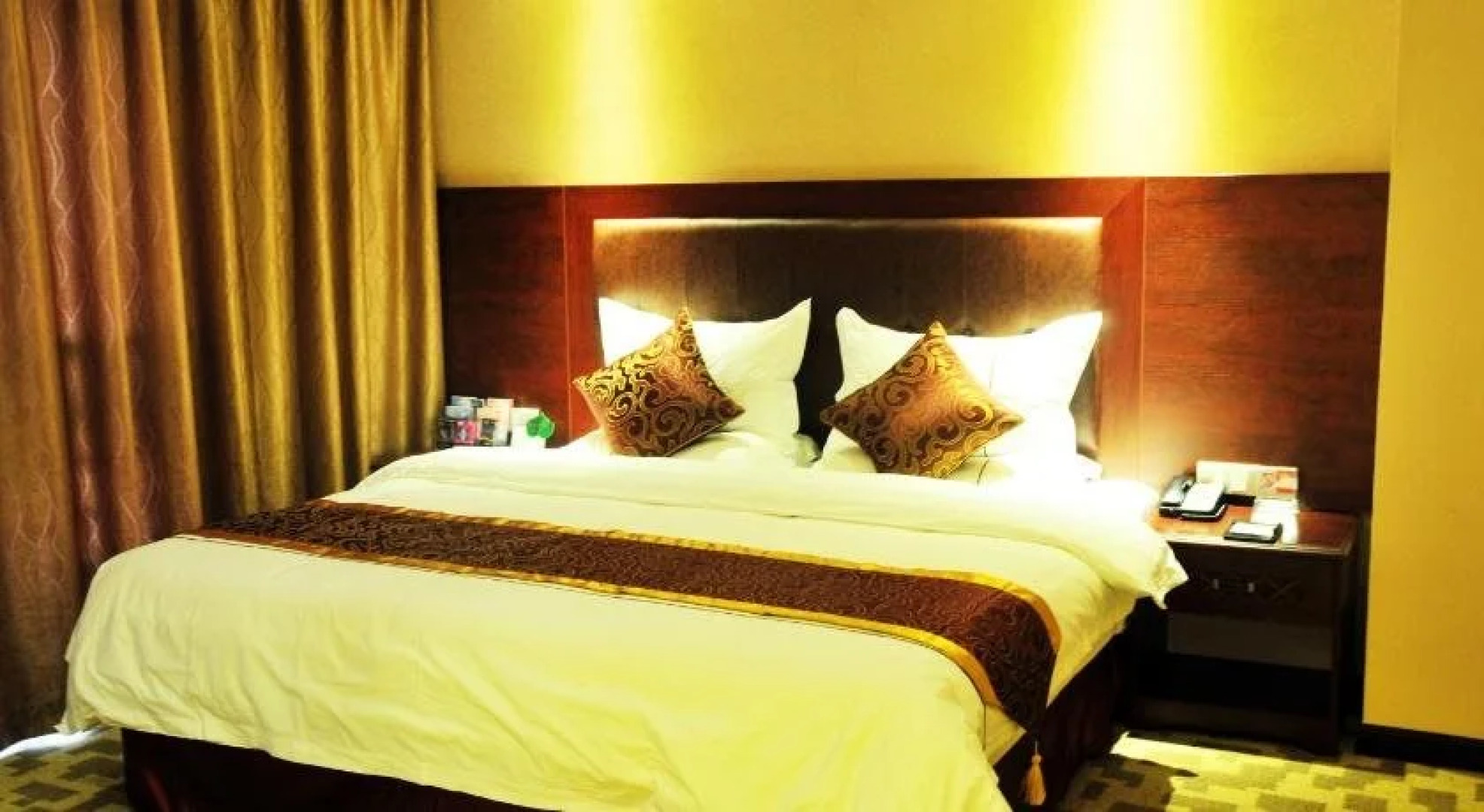 Harmonious Dunpu Hotel