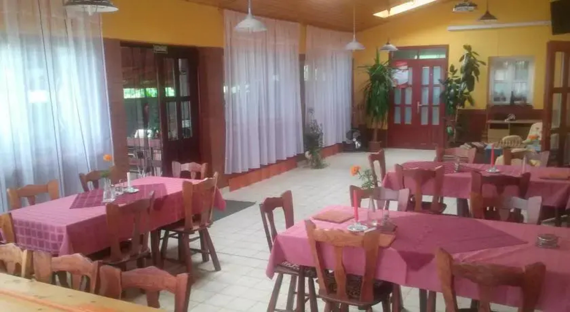 Flamingo Vendéglő Panzió