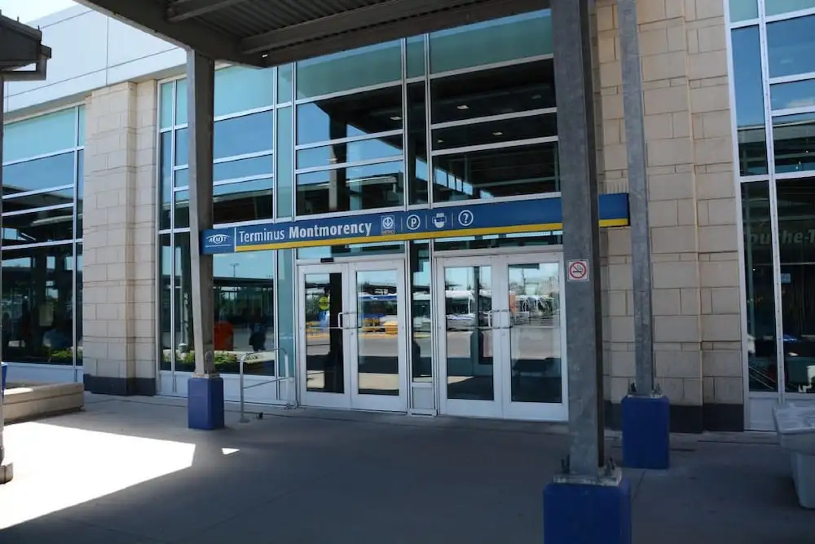 Laval centre apartment