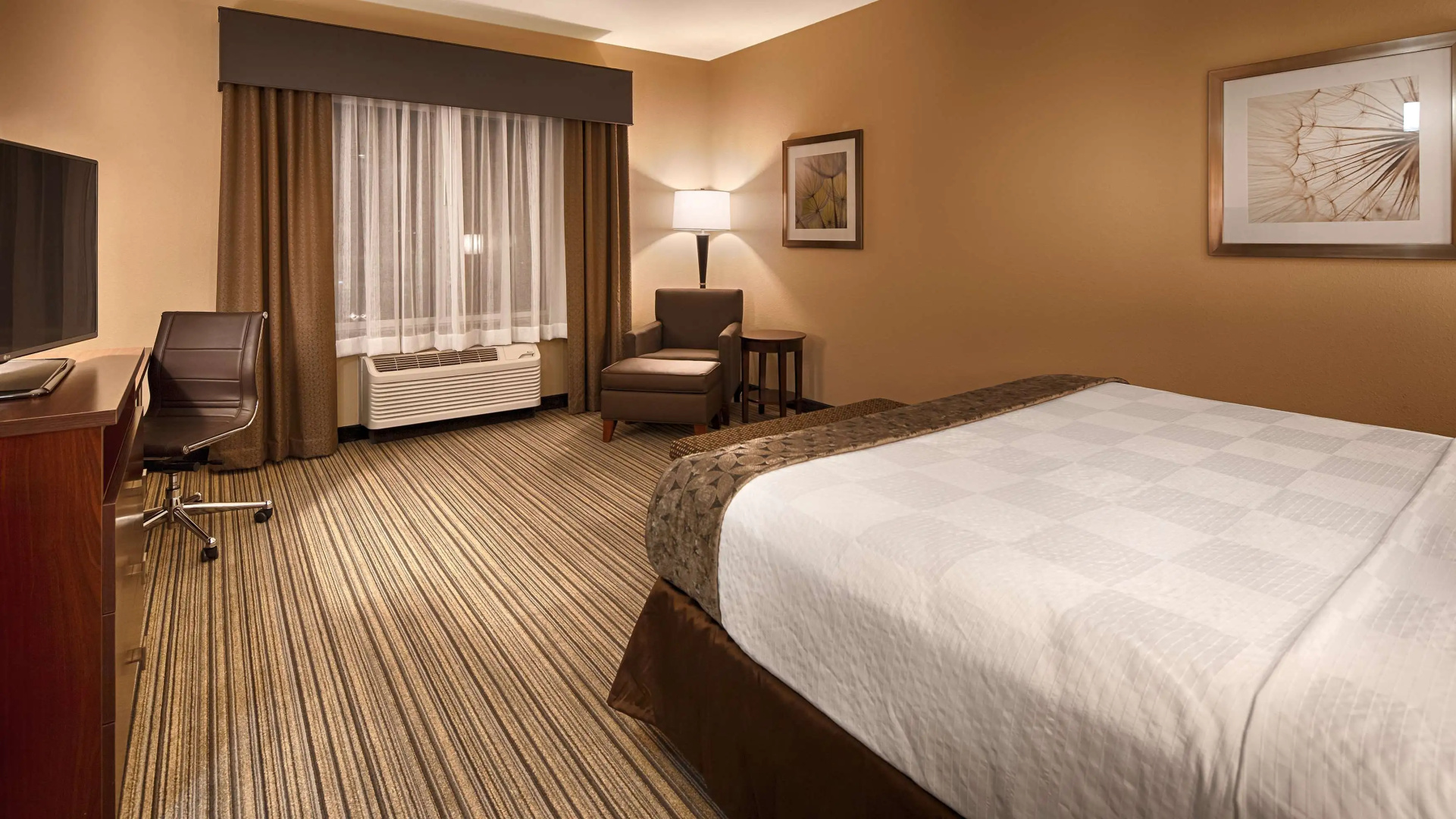 Best Western Plus Boardman Inn & Suites