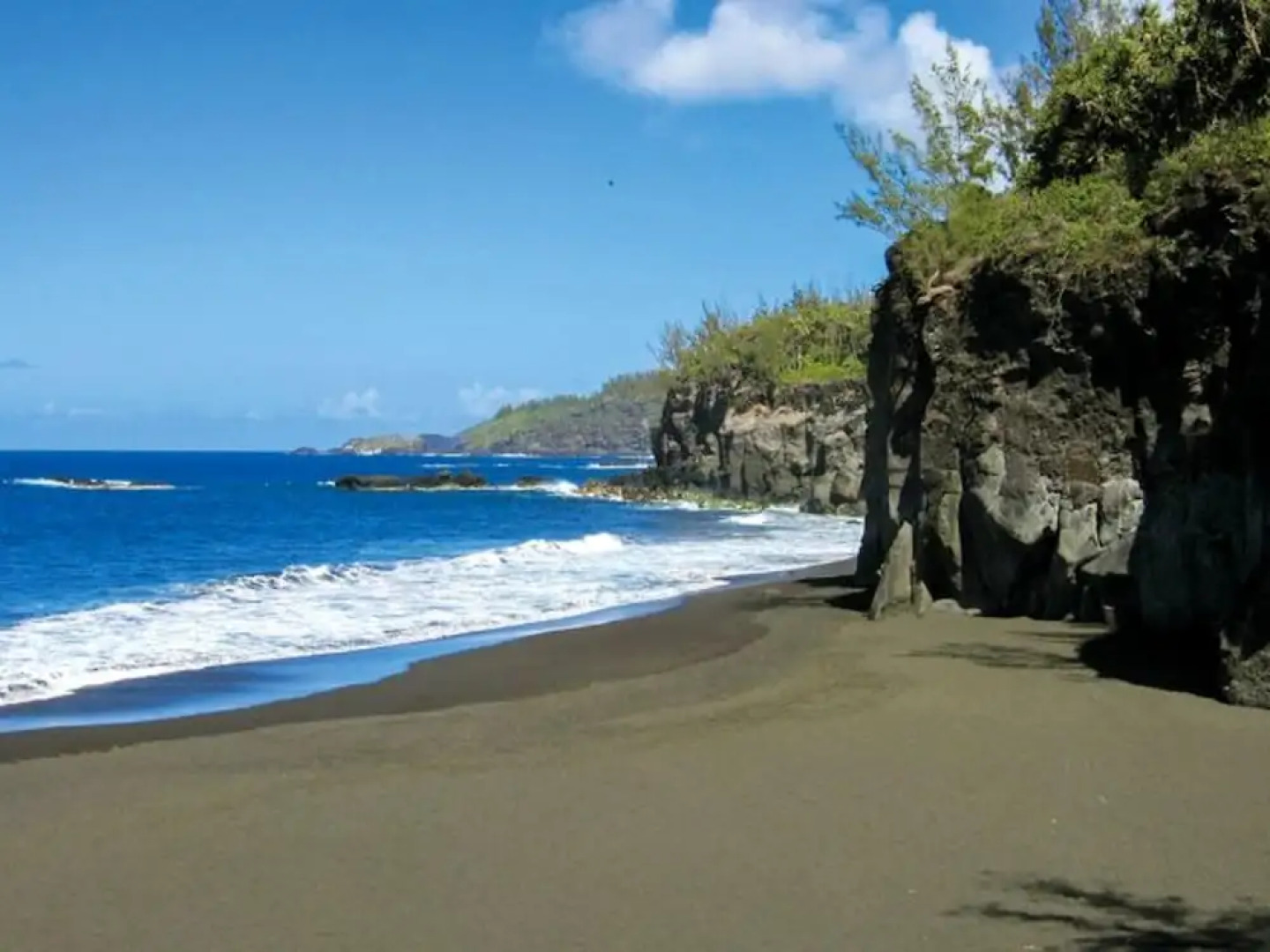 Apartment With one Bedroom in Saint Joseph, With Wonderful sea View, Shared Pool, Furnished Garden