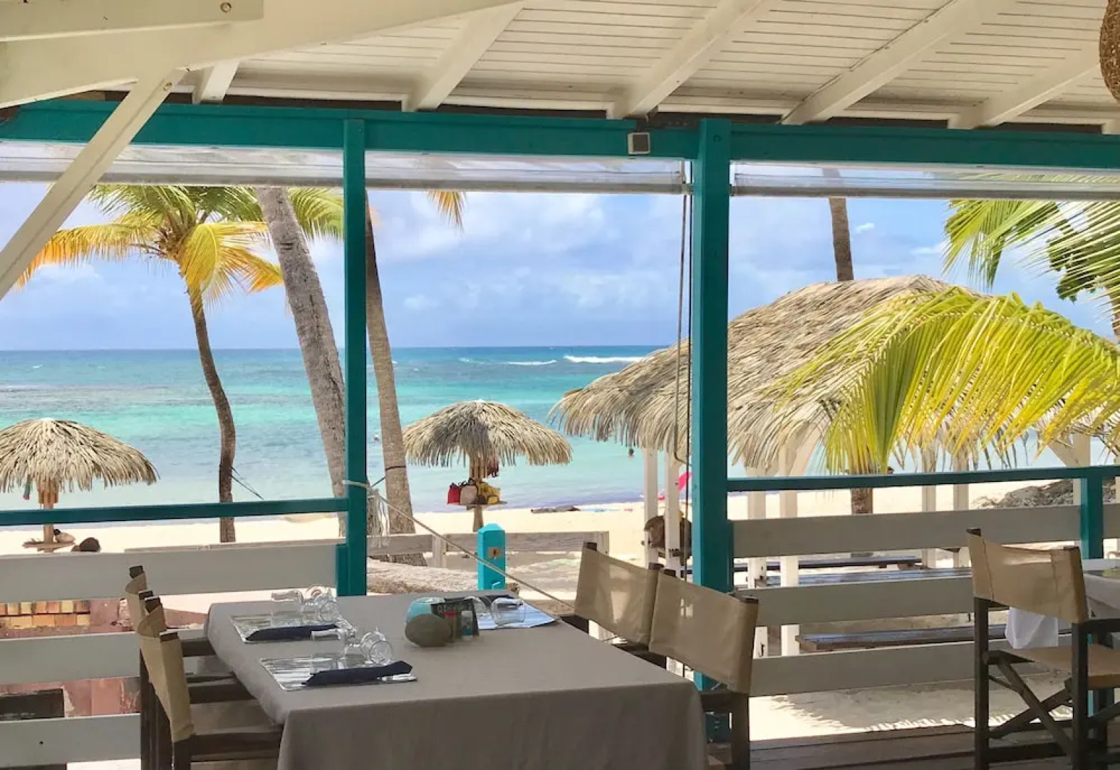 Ti. Maanga vue mer et pieds dans l'eau