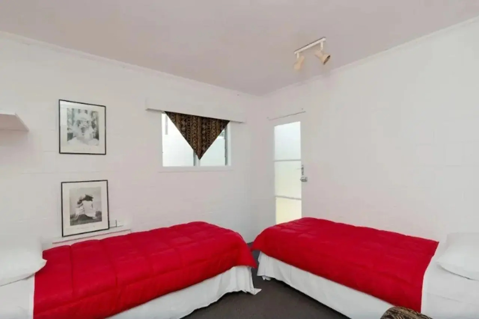 Waitangi Beach Units