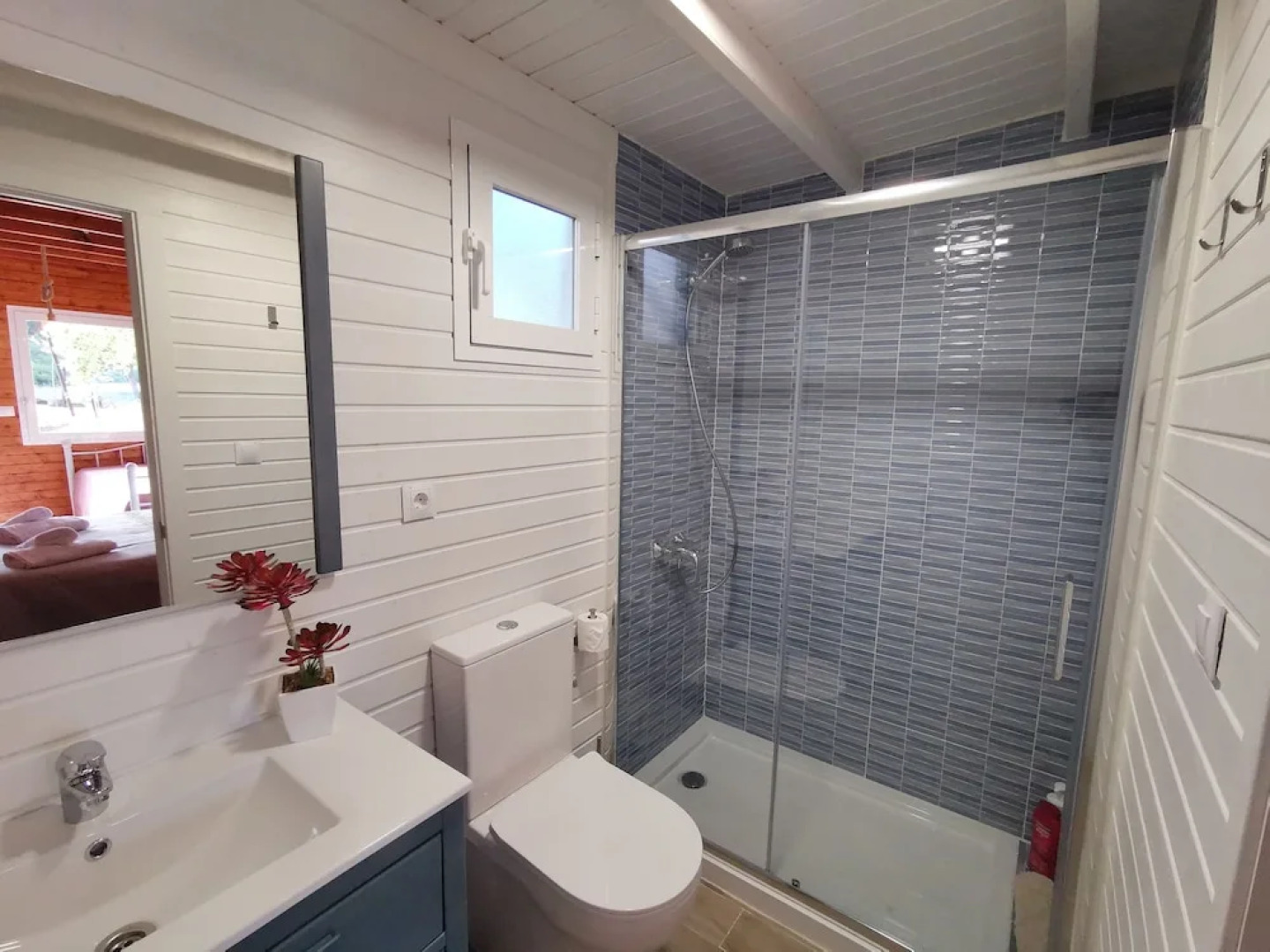 Casa Orilla el Lago by JITKey