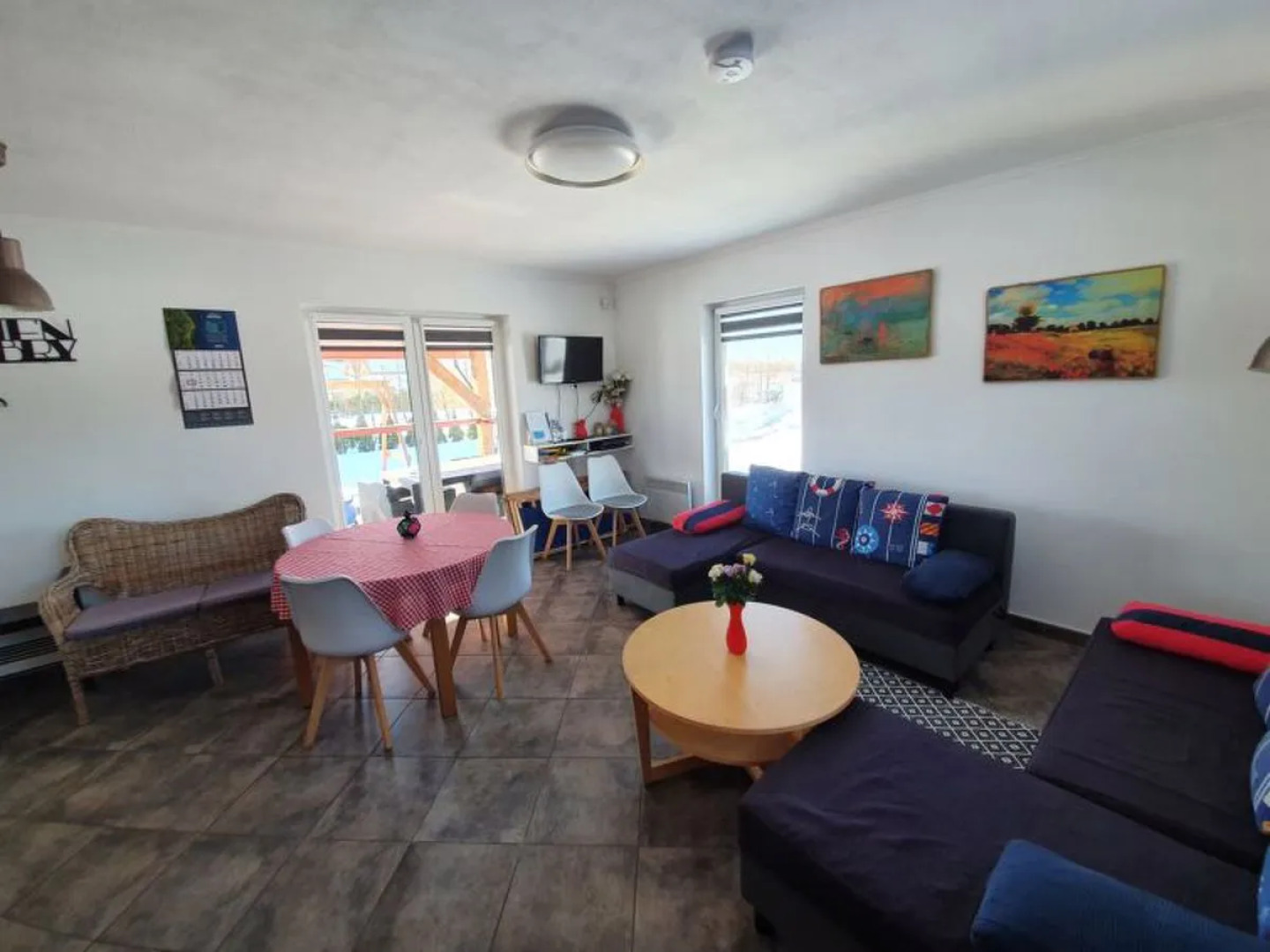 "MODRZEWIOWY ZAKąTEK"