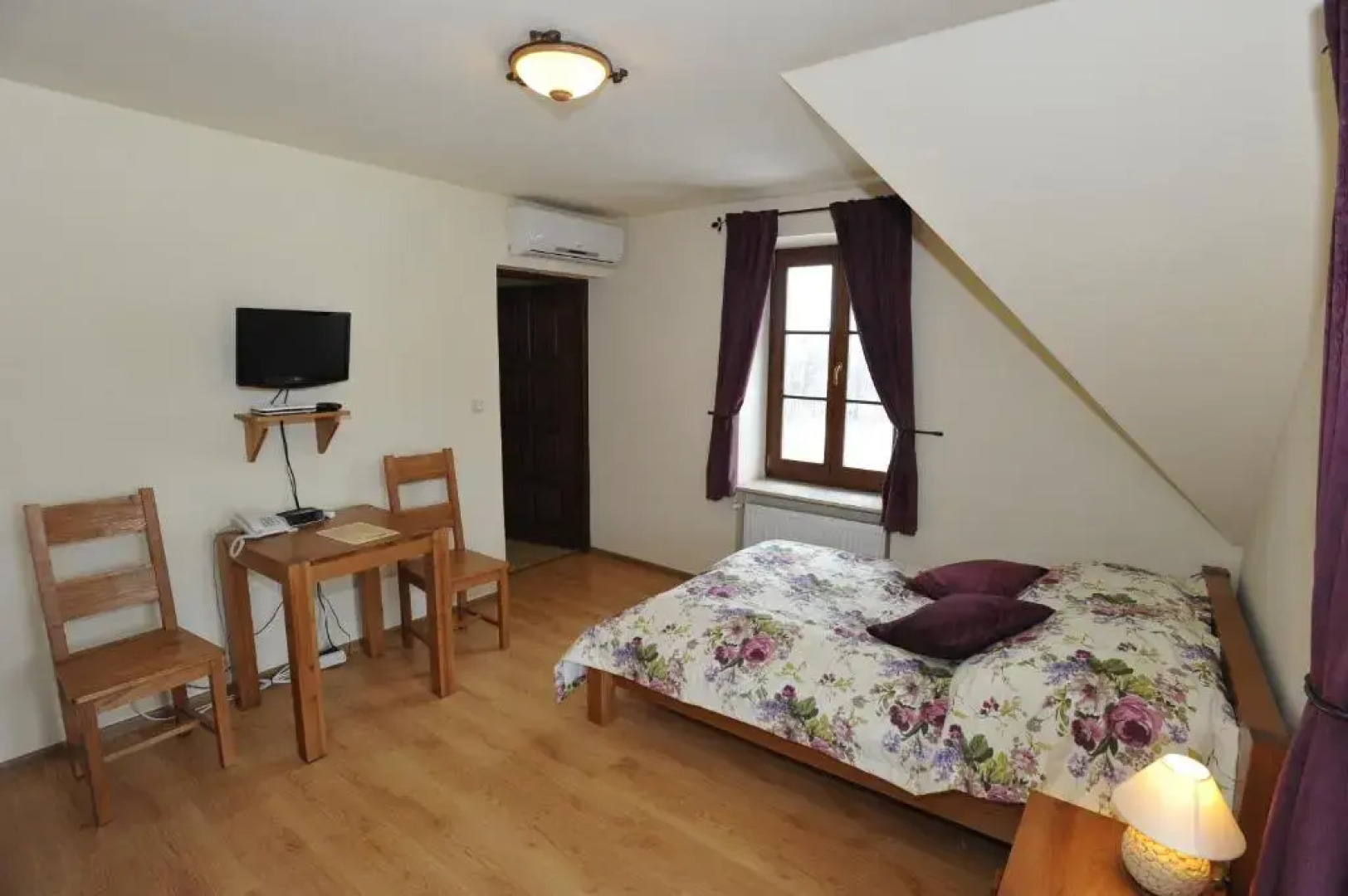 Quo Vadis Lounge Bed & Breakfast