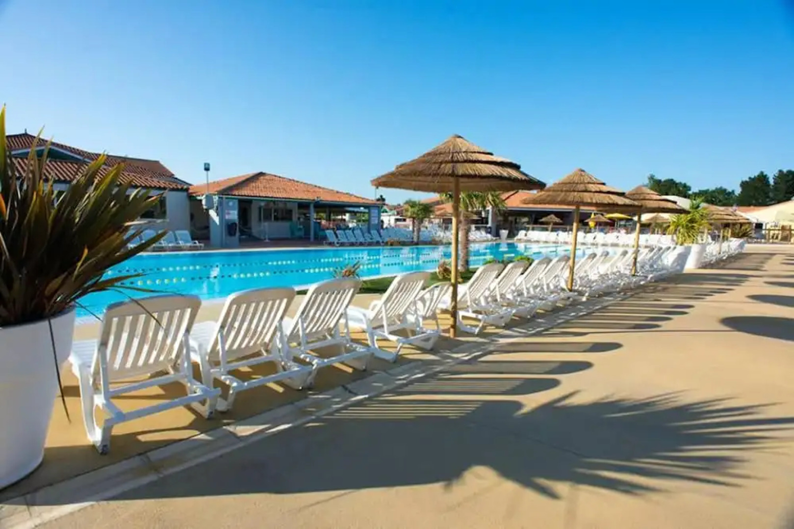 Property With 3 Bedrooms in Les Mathes, With Pool Access and Furnished