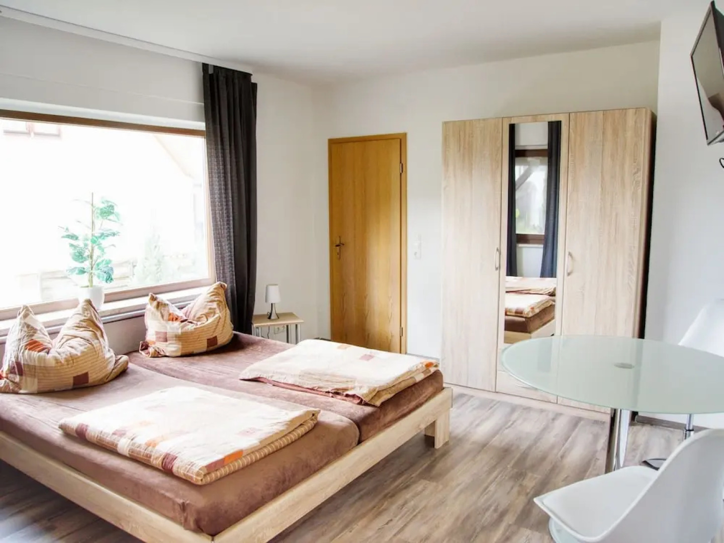 Apartment Near Lagoon and Lake Views