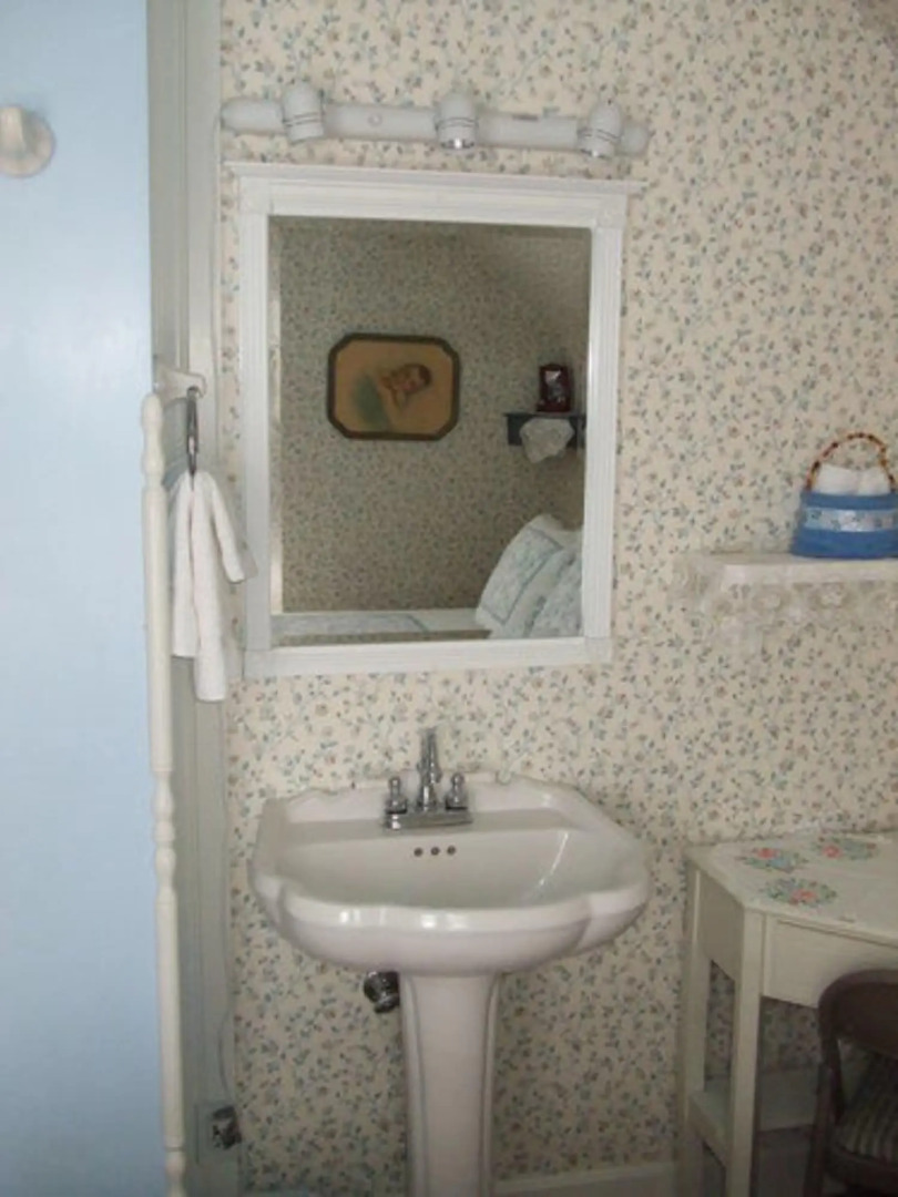 The Silk Pincushion - Easy access to downhill skiing