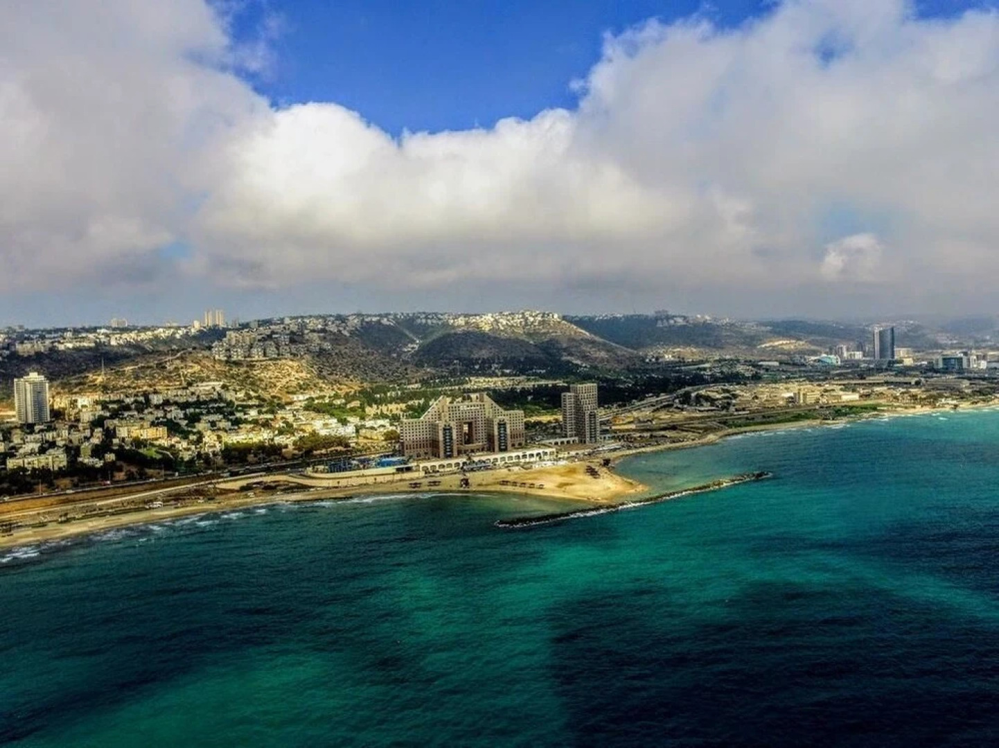 Luxurious Beach Apartment