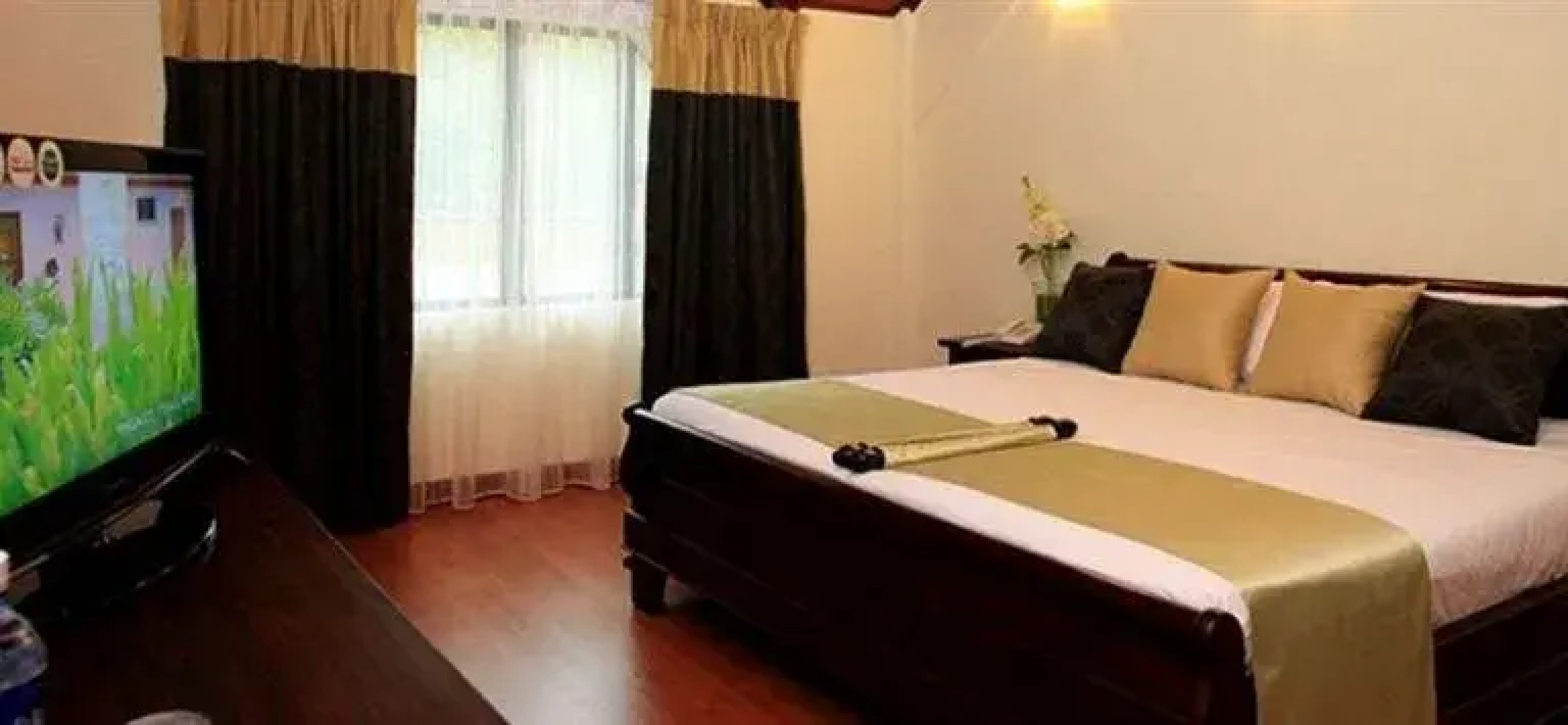 Suria Hill Country House